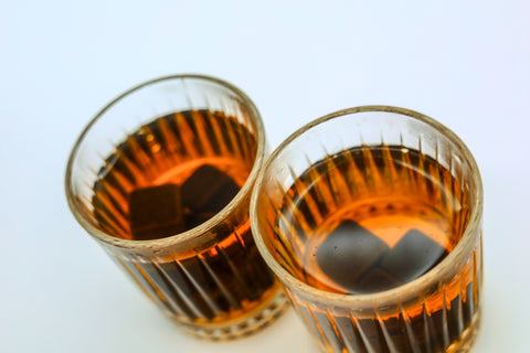 Whiskey Glass Set - 2 Glasses and 8 Ice Cubes
